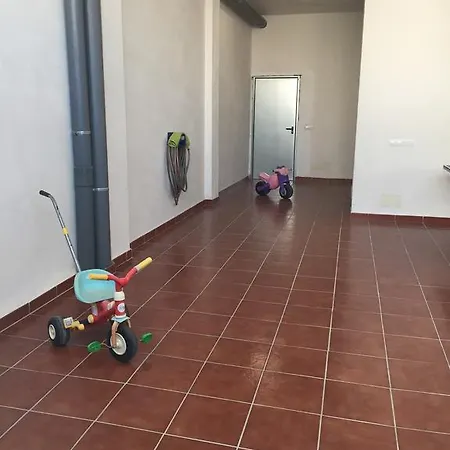 - Casa De Familia *