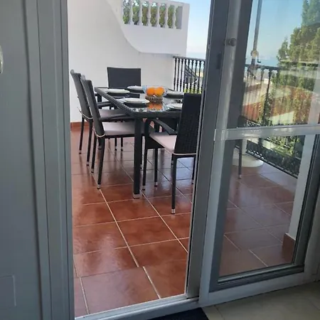 - Casa De Familia